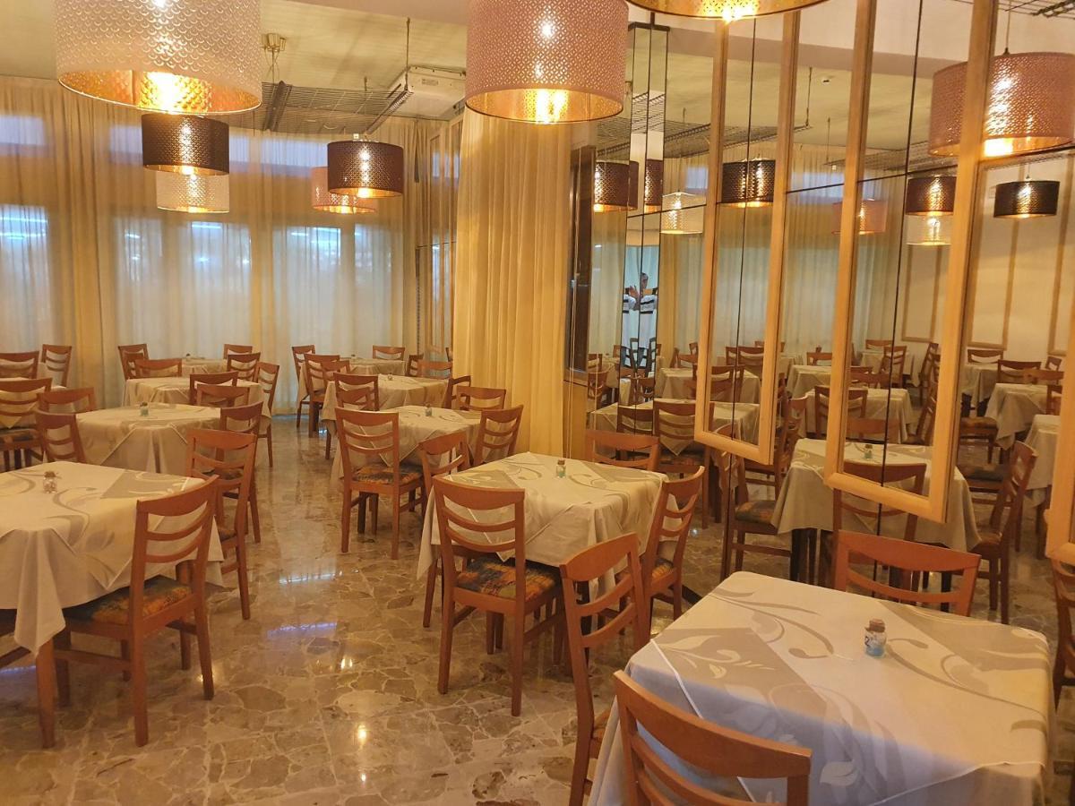Hotel Venezia San Mauro Mare エクステリア 写真