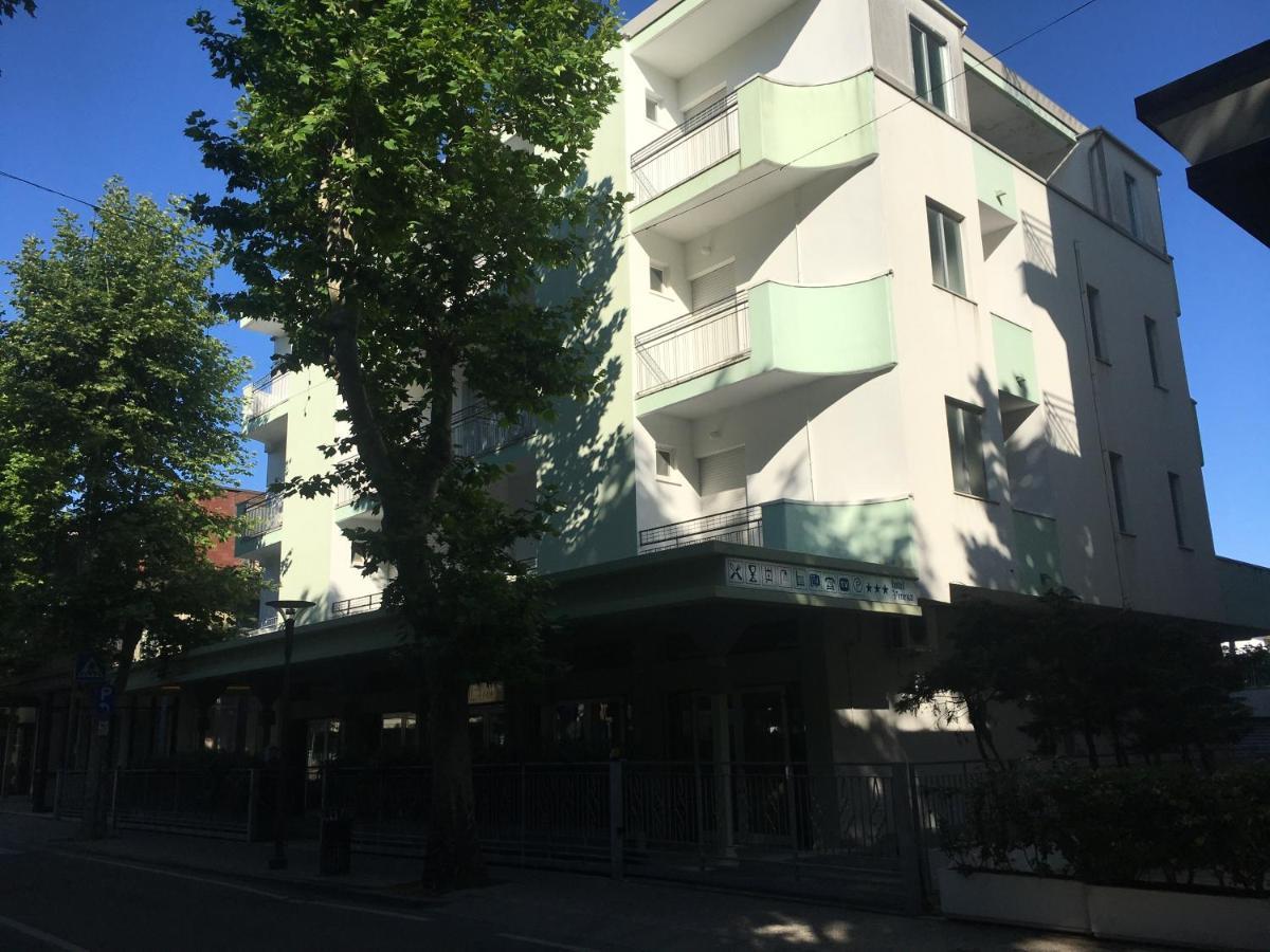 Hotel Venezia San Mauro Mare エクステリア 写真